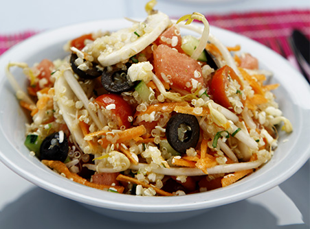 Salada de cogumelos com quinoa